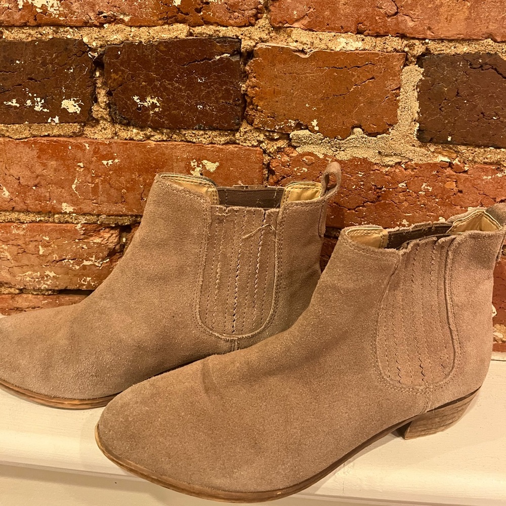 Tan suede Steve Madden ankle booties